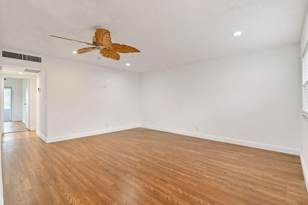 For Sale: $189,000 (2 beds, 2 baths, 883 Square Feet)