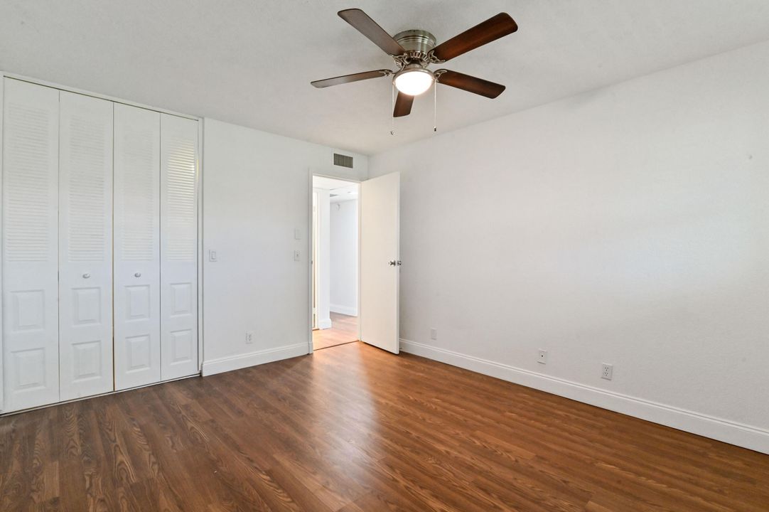 For Sale: $189,000 (2 beds, 2 baths, 883 Square Feet)