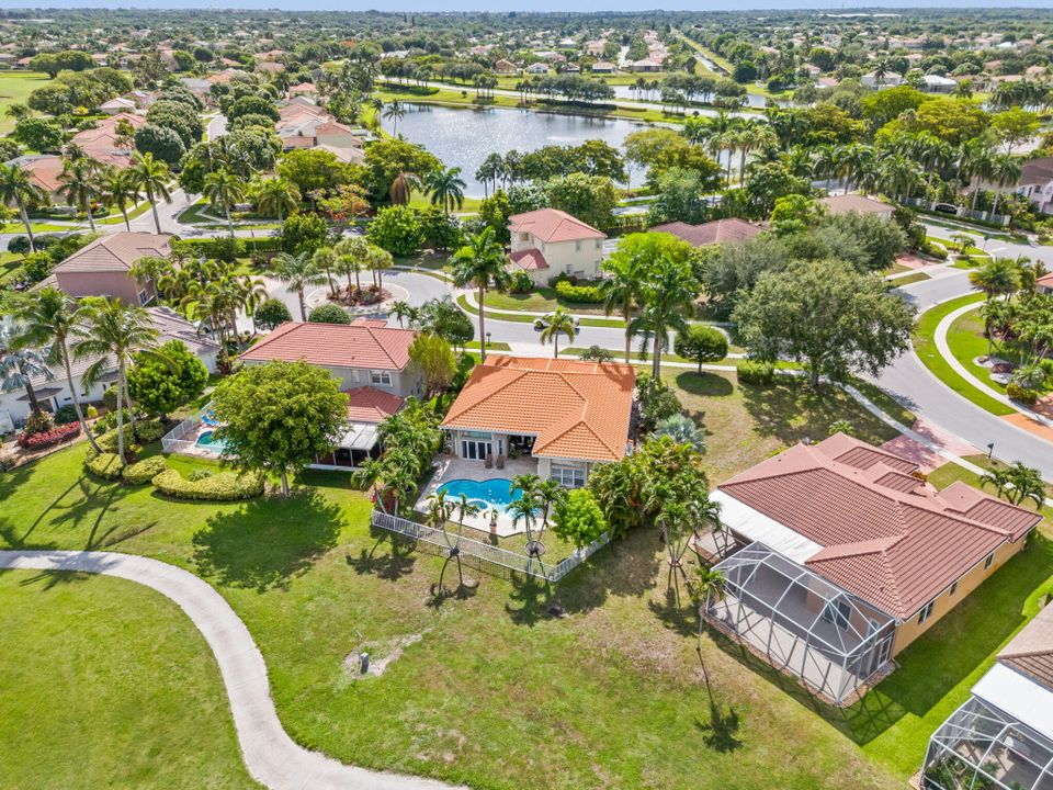 For Sale: $825,000 (4 beds, 2 baths, 2382 Square Feet)