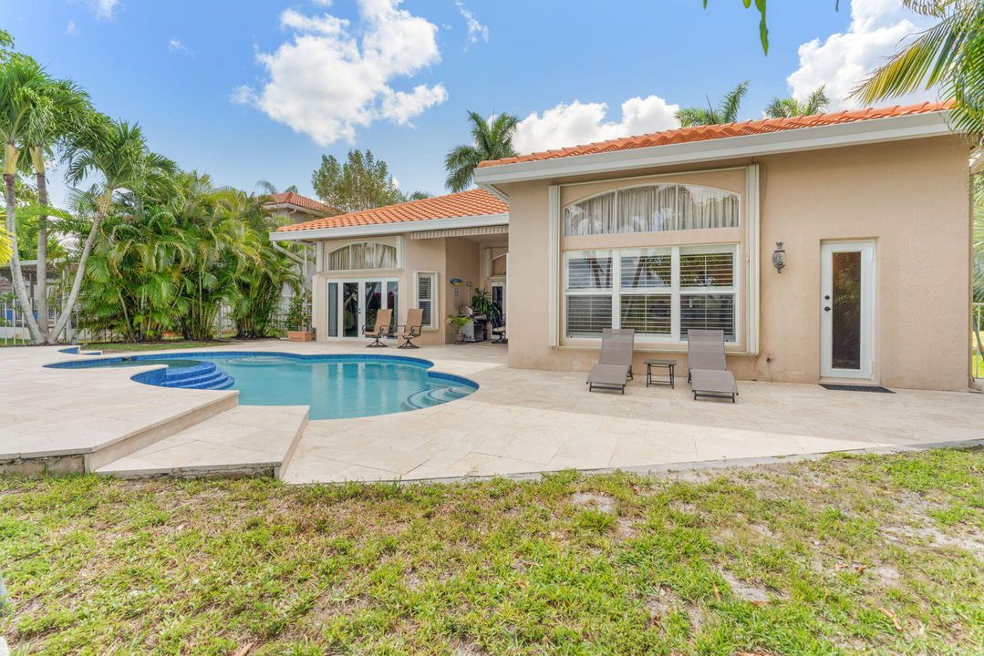 For Sale: $825,000 (4 beds, 2 baths, 2382 Square Feet)