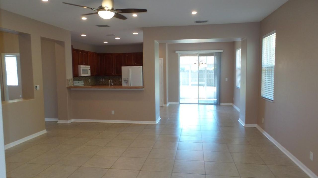 For Rent: $2,900 (3 beds, 2 baths, 1809 Square Feet)