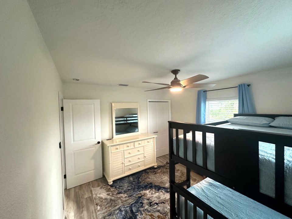 For Sale: $239,999 (2 beds, 1 baths, 728 Square Feet)