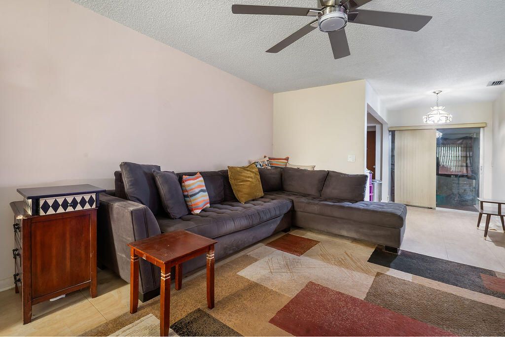 Active With Contract: $325,000 (2 beds, 1 baths, 1055 Square Feet)