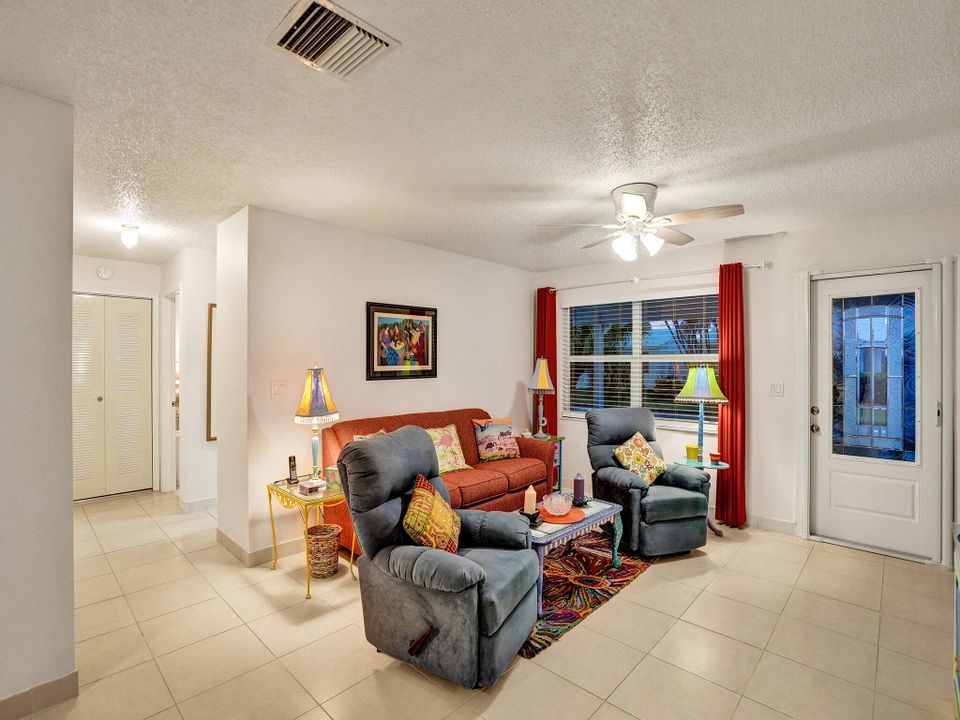 For Sale: $379,000 (2 beds, 2 baths, 1527 Square Feet)