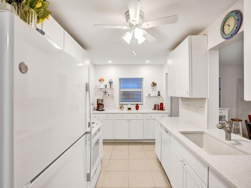 For Sale: $379,000 (2 beds, 2 baths, 1527 Square Feet)