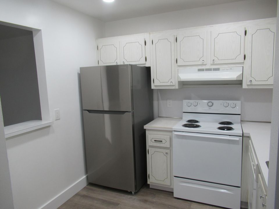 For Rent: $1,400 (1 beds, 1 baths, 726 Square Feet)