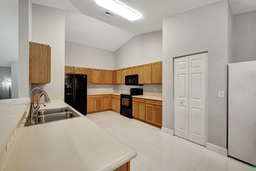 For Sale: $429,900 (4 beds, 2 baths, 2121 Square Feet)