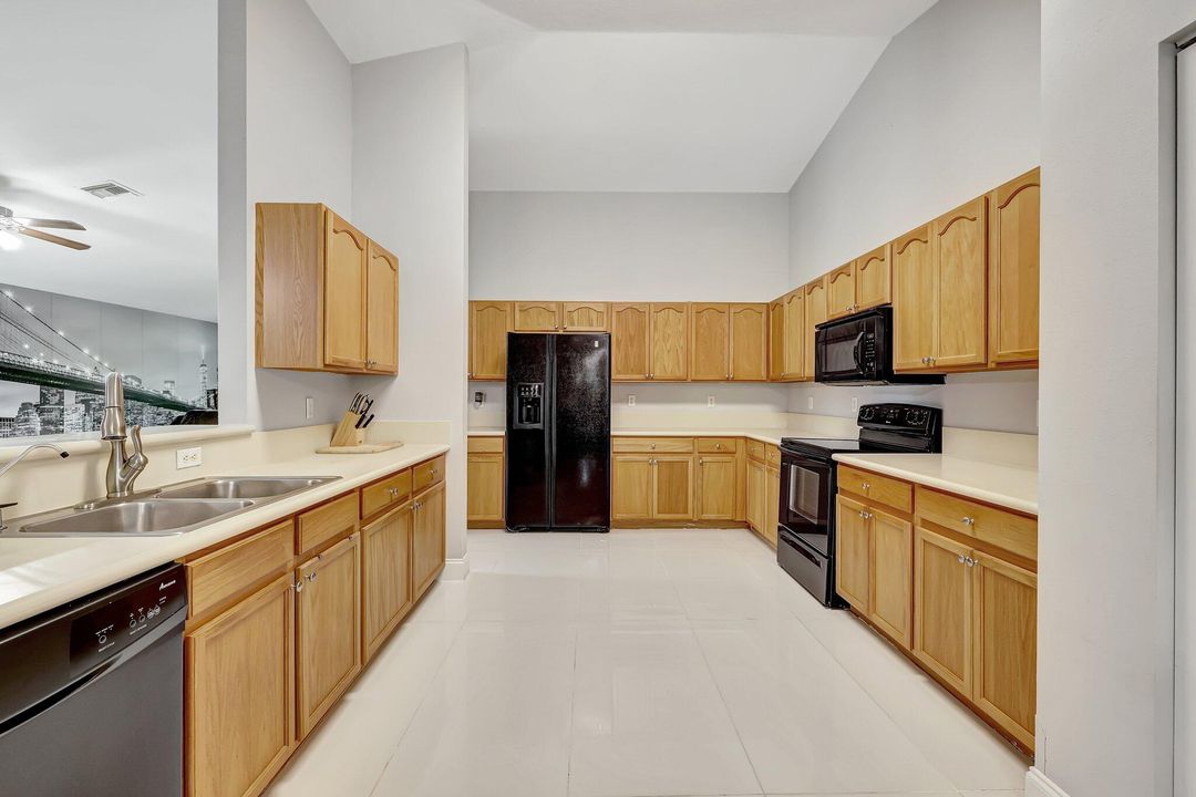 For Sale: $429,900 (4 beds, 2 baths, 2121 Square Feet)