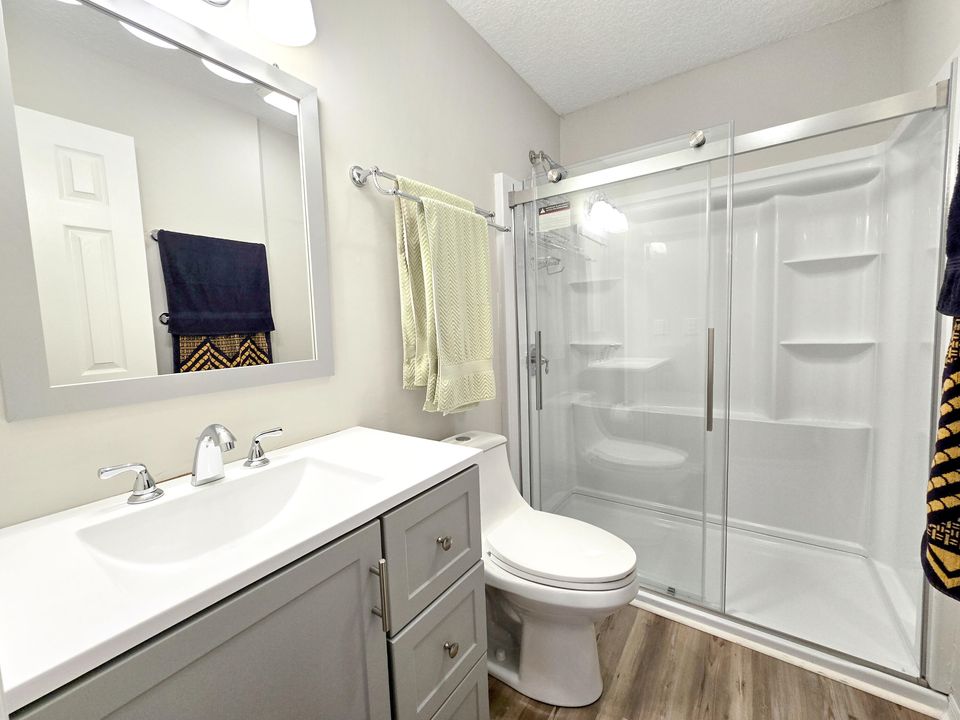 For Sale: $338,940 (2 beds, 2 baths, 925 Square Feet)