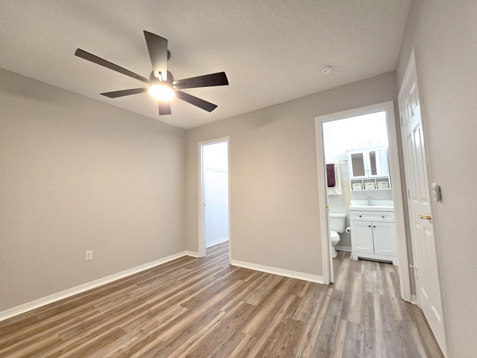 For Sale: $338,940 (2 beds, 2 baths, 925 Square Feet)
