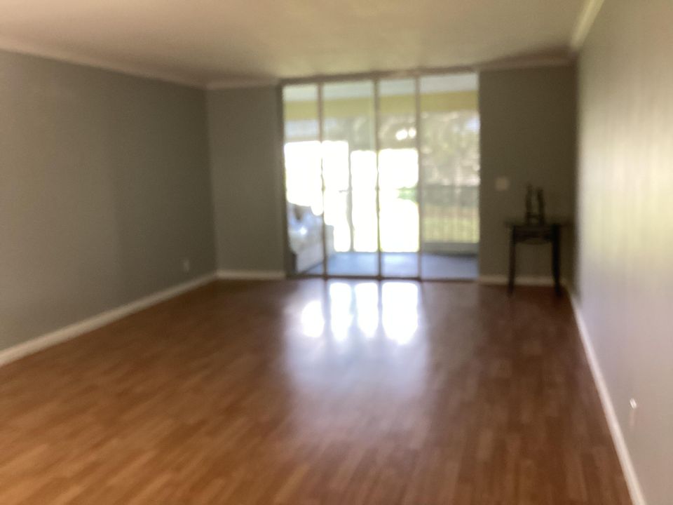 For Sale: $259,000 (2 beds, 2 baths, 1044 Square Feet)