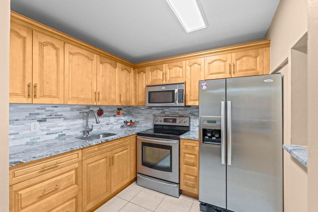 For Sale: $124,000 (1 beds, 1 baths, 642 Square Feet)