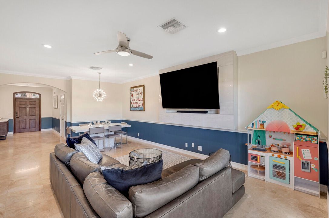 For Sale: $615,000 (3 beds, 2 baths, 1964 Square Feet)