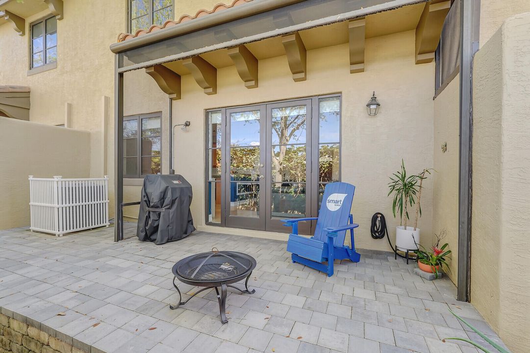 For Sale: $599,000 (3 beds, 2 baths, 1964 Square Feet)