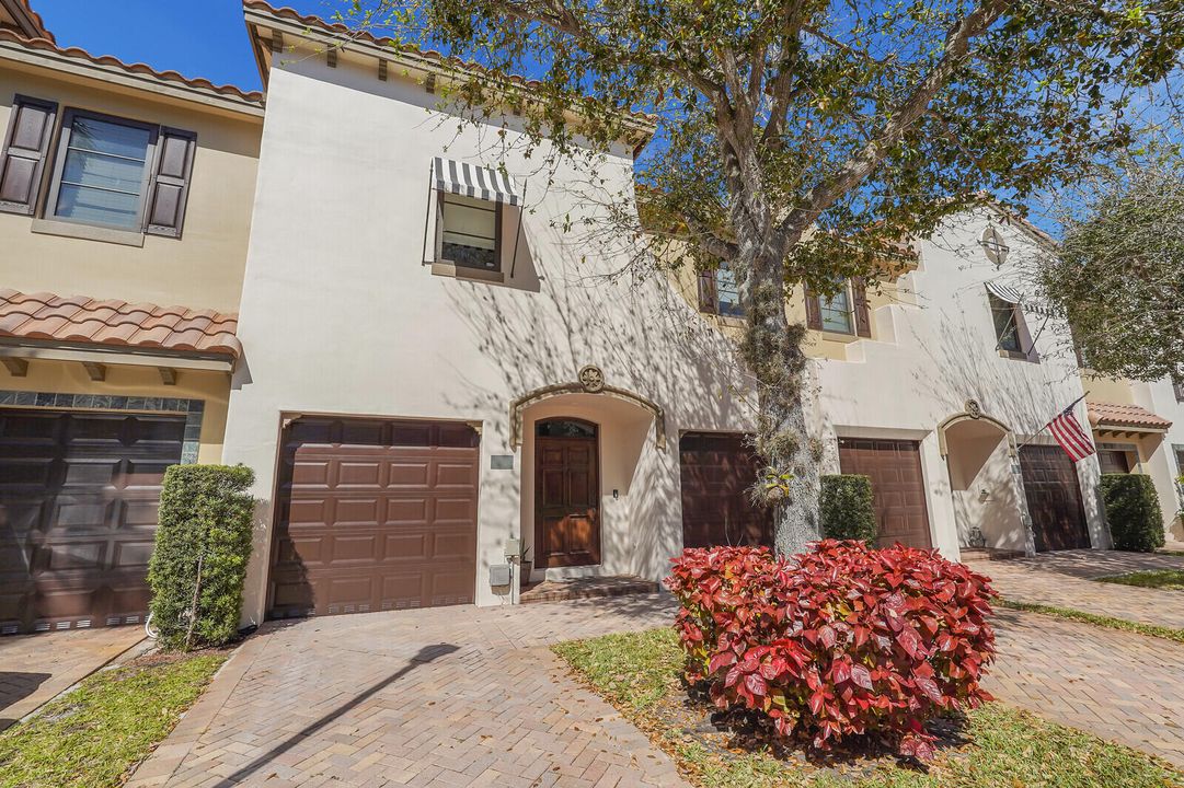 For Sale: $599,000 (3 beds, 2 baths, 1964 Square Feet)