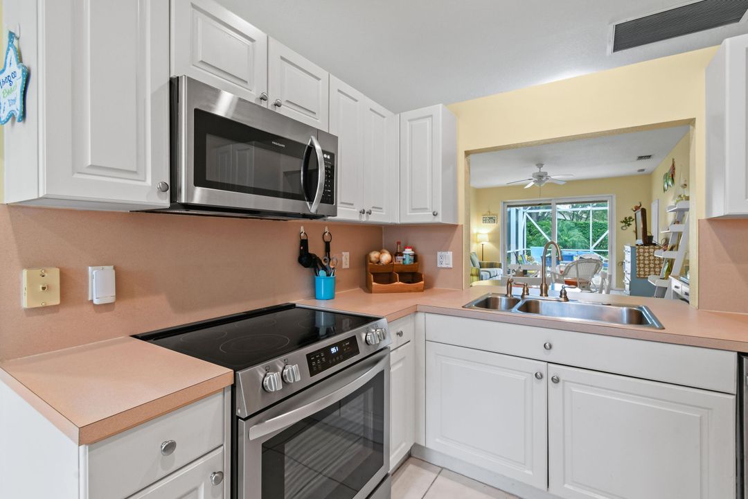 Active With Contract: $398,900 (3 beds, 2 baths, 1346 Square Feet)