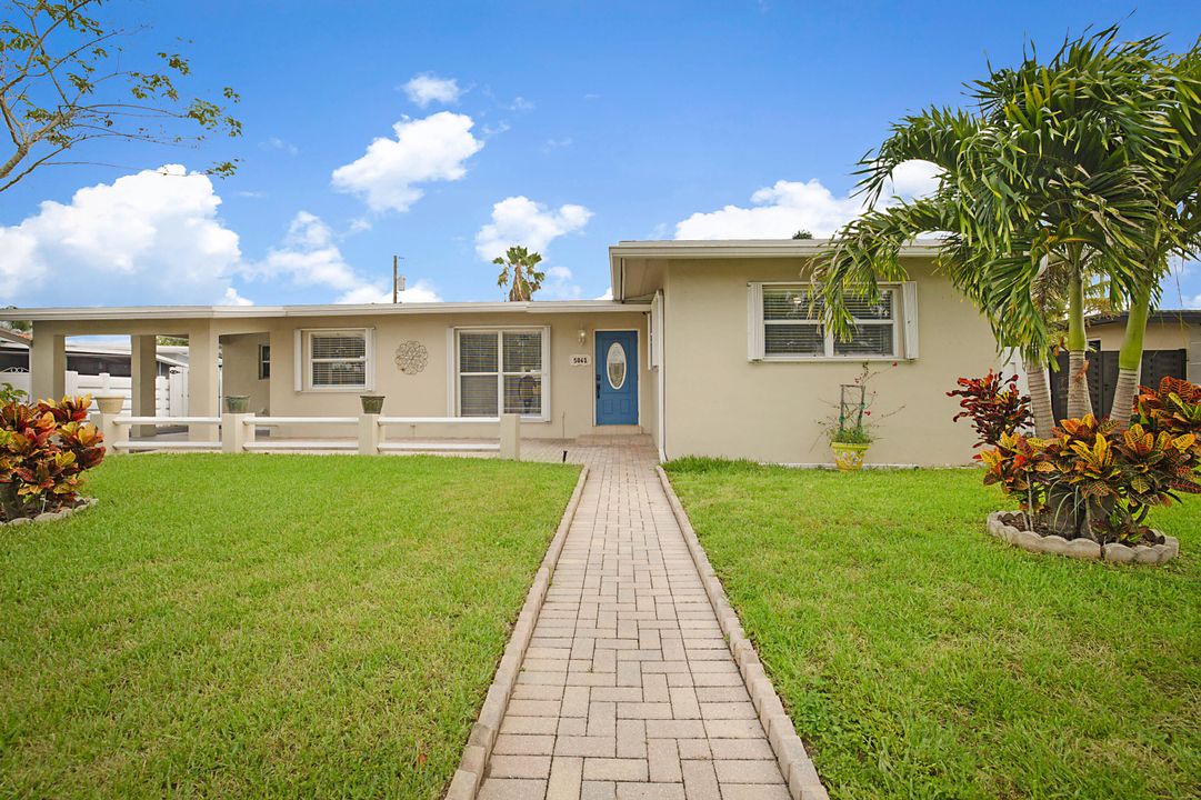 Active With Contract: $3,000 (3 beds, 2 baths, 1378 Square Feet)