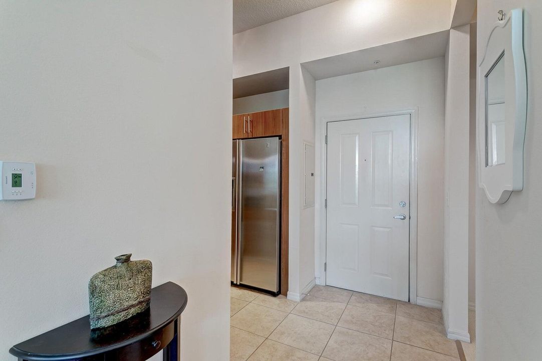 For Rent: $2,500 (1 beds, 1 baths, 805 Square Feet)