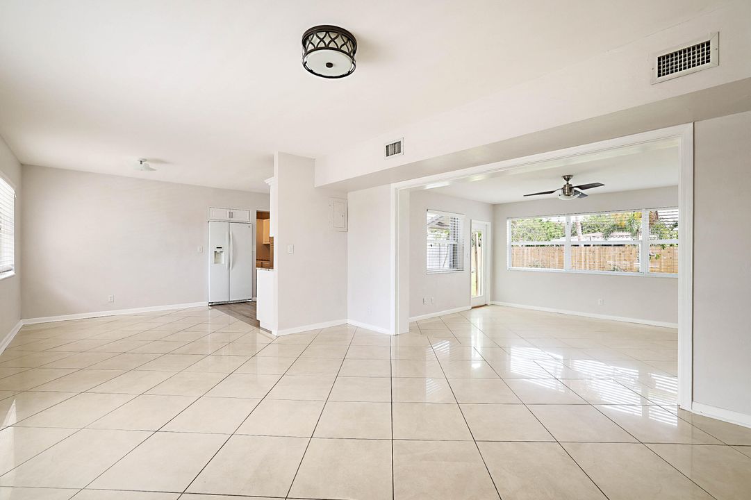 Active With Contract: $3,000 (3 beds, 2 baths, 1378 Square Feet)