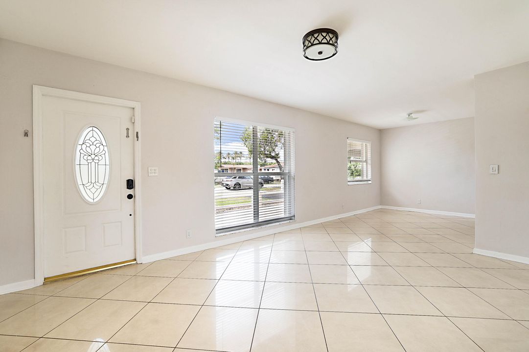 Active With Contract: $3,000 (3 beds, 2 baths, 1378 Square Feet)