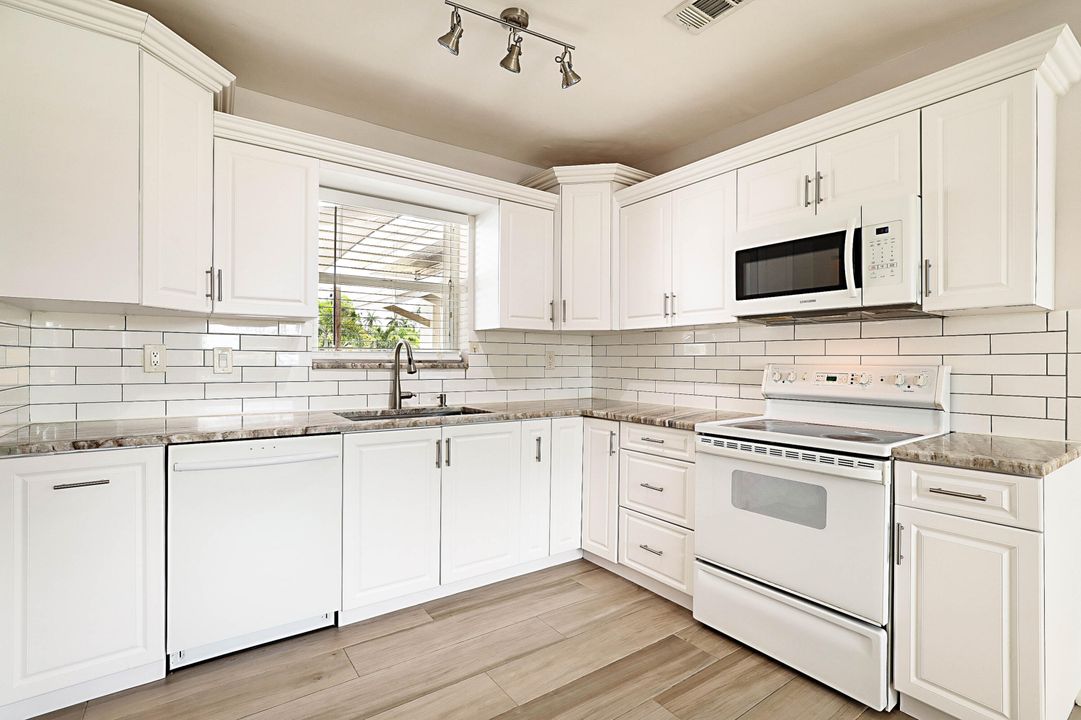 Active With Contract: $3,000 (3 beds, 2 baths, 1378 Square Feet)