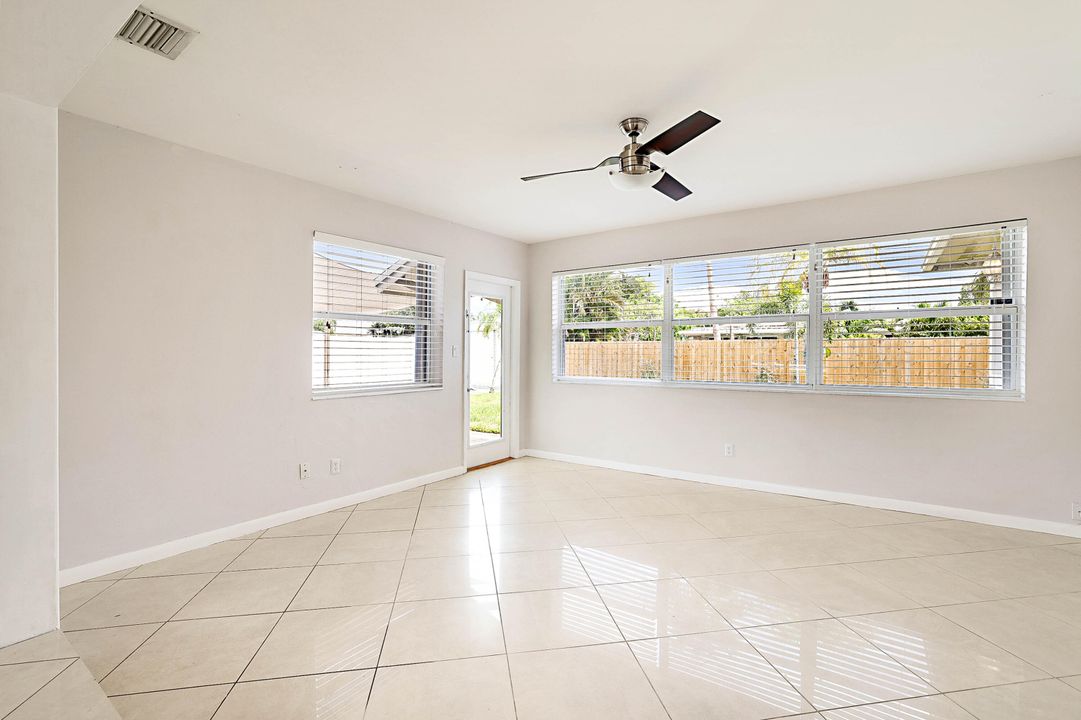 Active With Contract: $3,000 (3 beds, 2 baths, 1378 Square Feet)