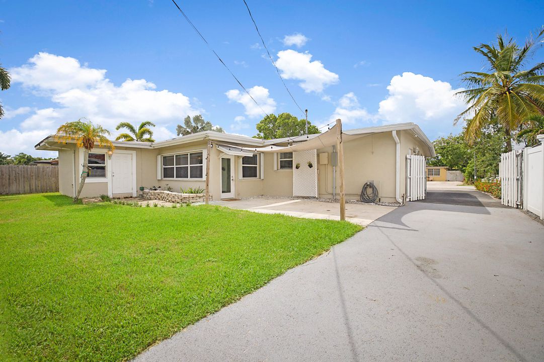 Active With Contract: $3,000 (3 beds, 2 baths, 1378 Square Feet)