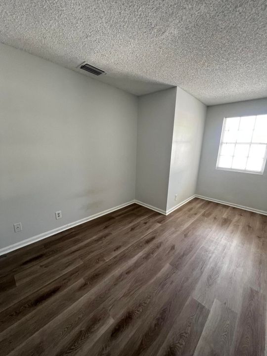 Active With Contract: $2,800 (3 beds, 2 baths, 5952 Square Feet)