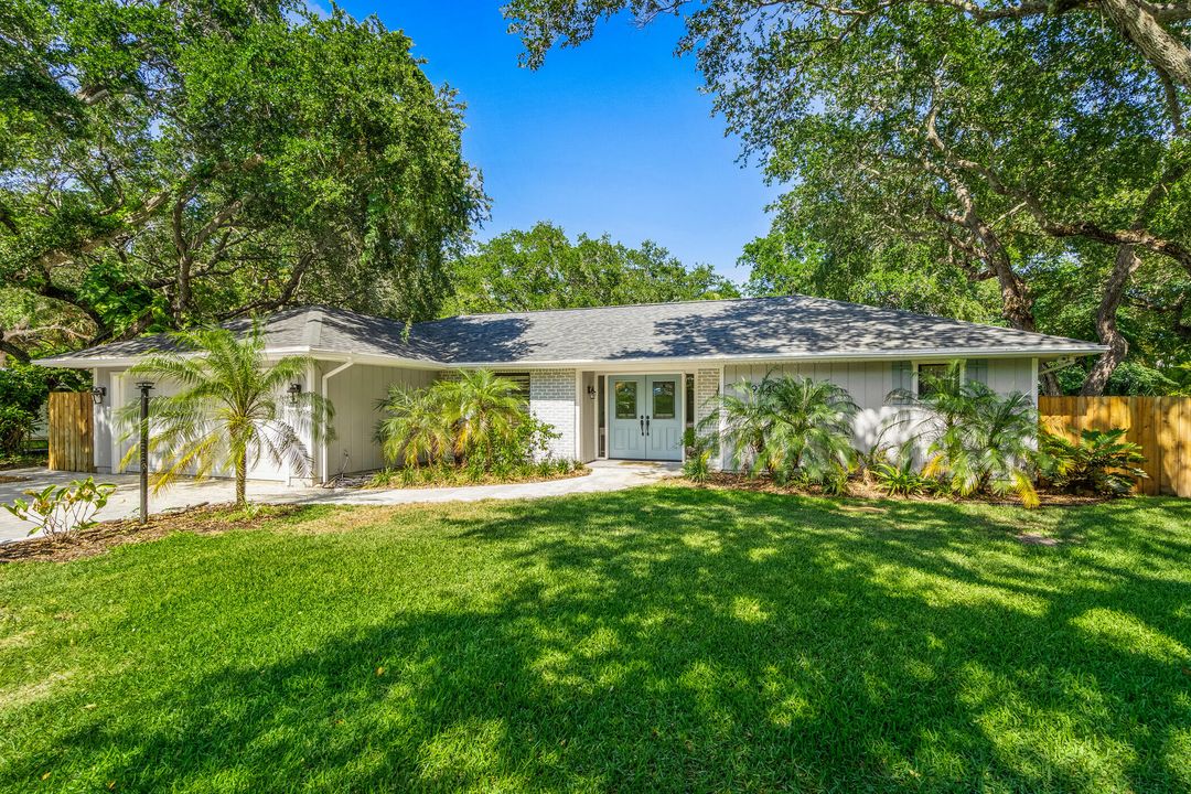 For Sale: $875,000 (3 beds, 2 baths, 1936 Square Feet)