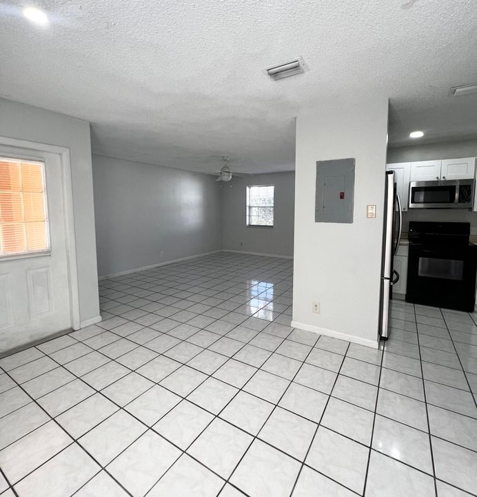 Active With Contract: $2,800 (3 beds, 2 baths, 5952 Square Feet)