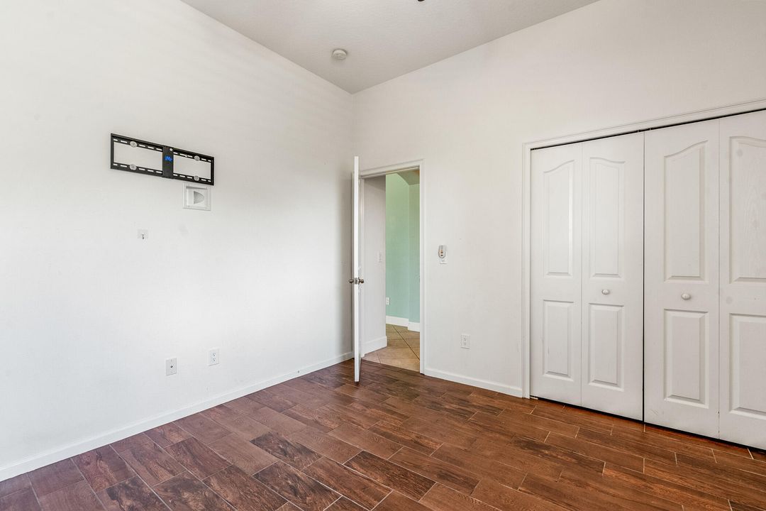 For Sale: $389,000 (4 beds, 2 baths, 2386 Square Feet)