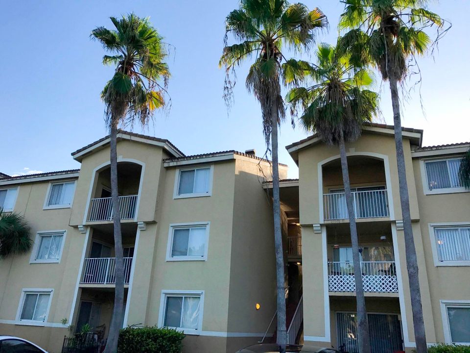 Active With Contract: $2,450 (2 beds, 2 baths, 1124 Square Feet)