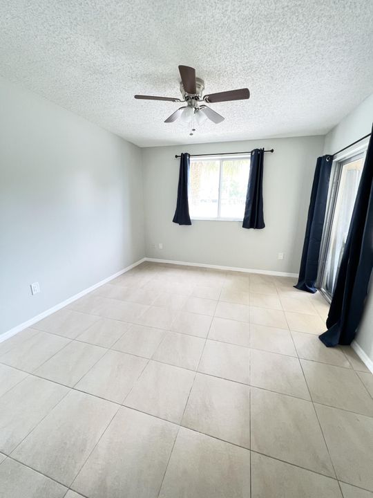 Active With Contract: $2,450 (2 beds, 2 baths, 1124 Square Feet)