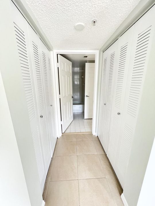 Active With Contract: $2,450 (2 beds, 2 baths, 1124 Square Feet)