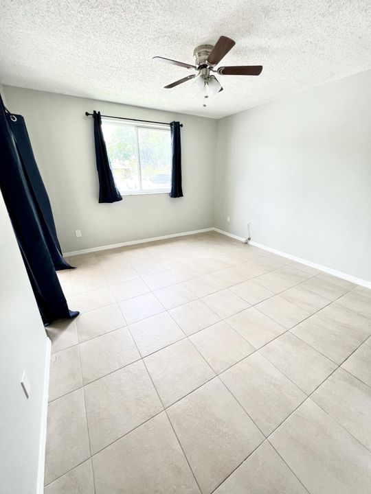 Active With Contract: $2,450 (2 beds, 2 baths, 1124 Square Feet)