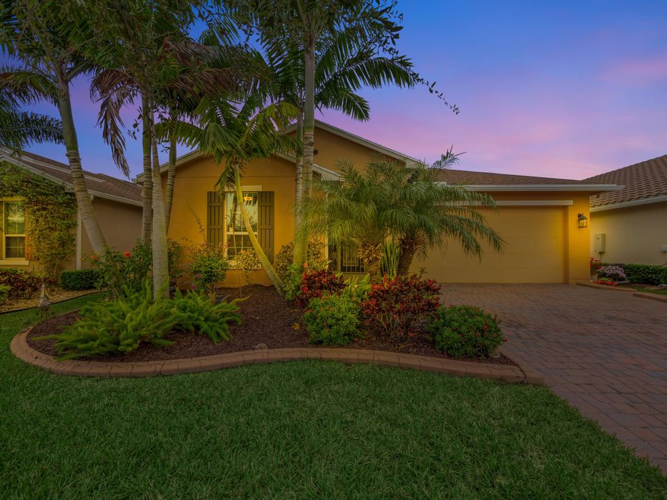 For Sale: $410,000 (3 beds, 2 baths, 1992 Square Feet)