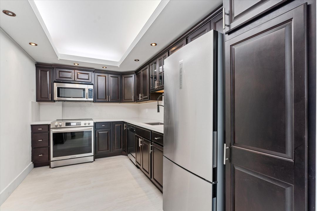 For Sale: $424,900 (1 beds, 1 baths, 1086 Square Feet)