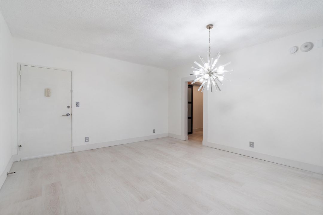 For Sale: $424,900 (1 beds, 1 baths, 1086 Square Feet)