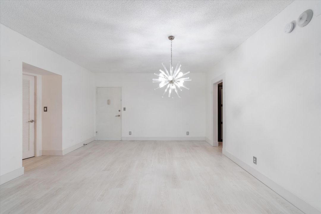 For Sale: $424,900 (1 beds, 1 baths, 1086 Square Feet)