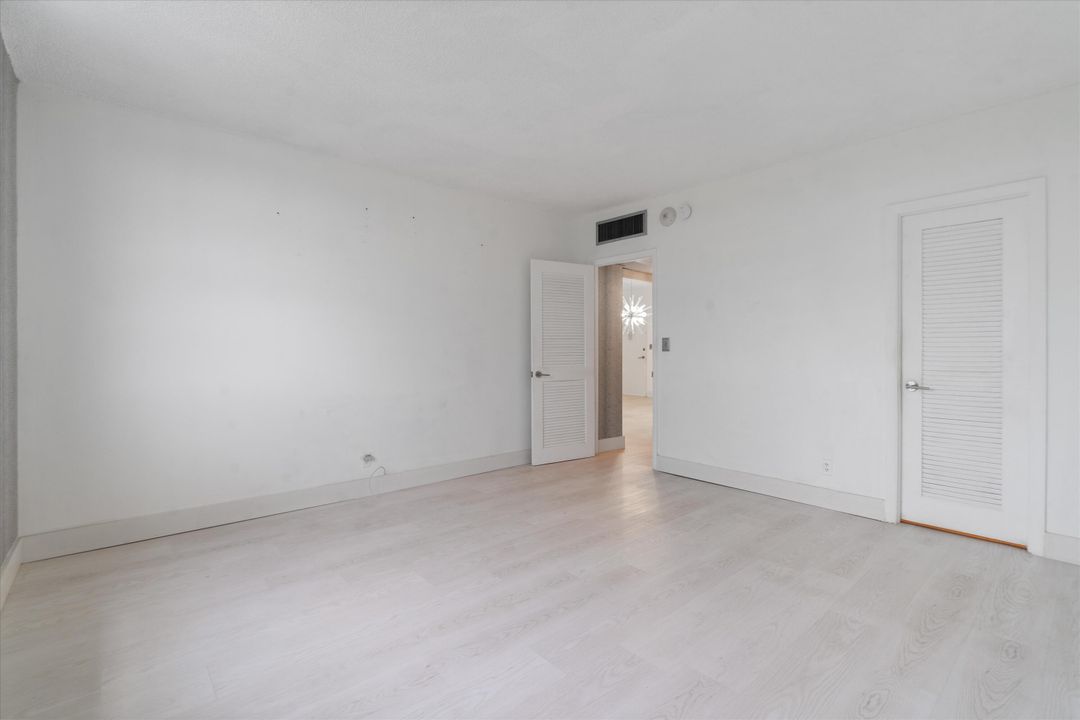 For Sale: $424,900 (1 beds, 1 baths, 1086 Square Feet)