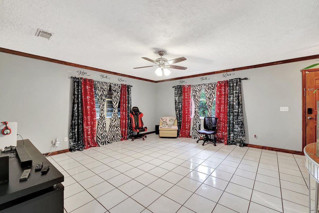 For Sale: $365,000 (4 beds, 3 baths, 1922 Square Feet)