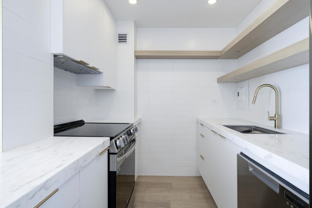 For Sale: $435,000 (1 beds, 1 baths, 805 Square Feet)
