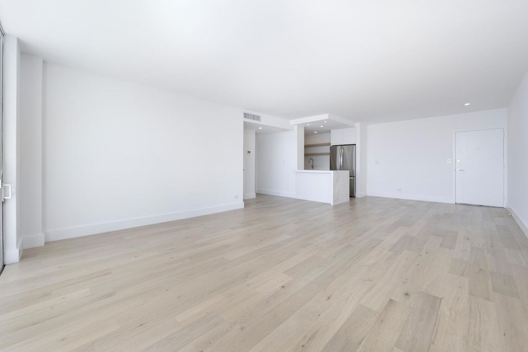 For Sale: $435,000 (1 beds, 1 baths, 805 Square Feet)