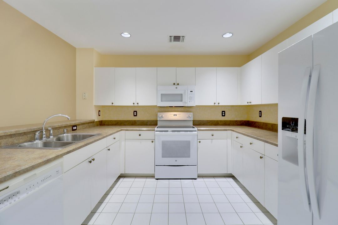 For Rent: $2,650 (3 beds, 2 baths, 1874 Square Feet)