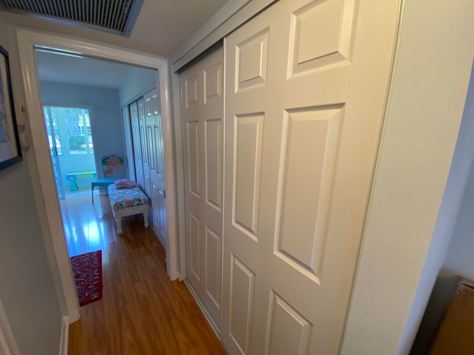 For Sale: $120,000 (1 beds, 1 baths, 684 Square Feet)