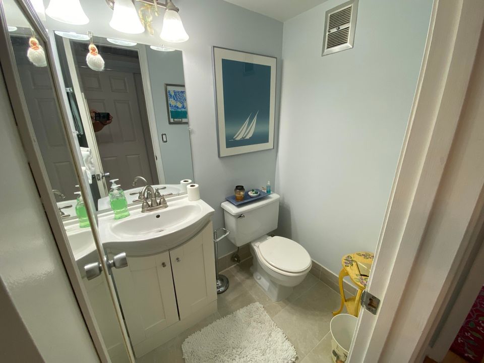 For Sale: $120,000 (1 beds, 1 baths, 684 Square Feet)