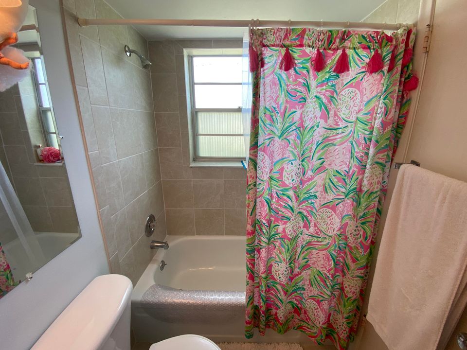待售: $120,000 (1 贝兹, 1 浴室, 684 平方英尺)