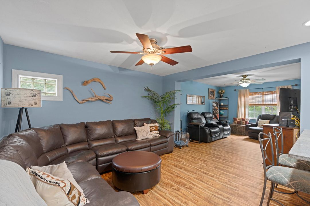 Active With Contract: $439,900 (3 beds, 2 baths, 1421 Square Feet)