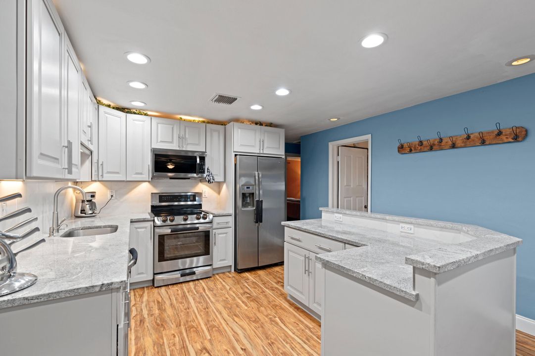 Active With Contract: $439,900 (3 beds, 2 baths, 1421 Square Feet)