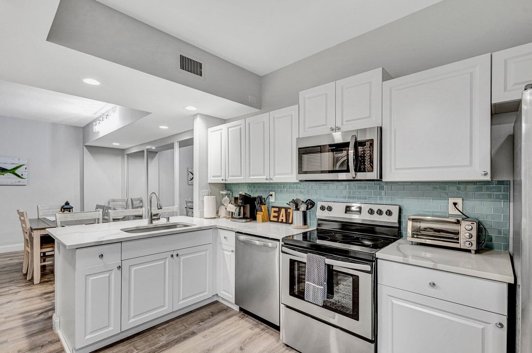 For Sale: $839,000 (2 beds, 2 baths, 1140 Square Feet)